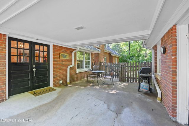 200 W Kenwood Dr, Louisville, KY 40214