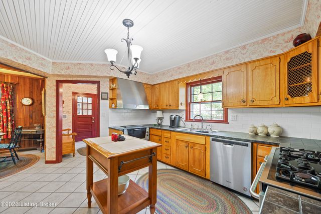 200 W Kenwood Dr, Louisville, KY 40214