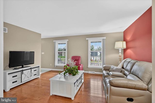 1707 CROSSFIELD DR, Lancaster, PA 17603