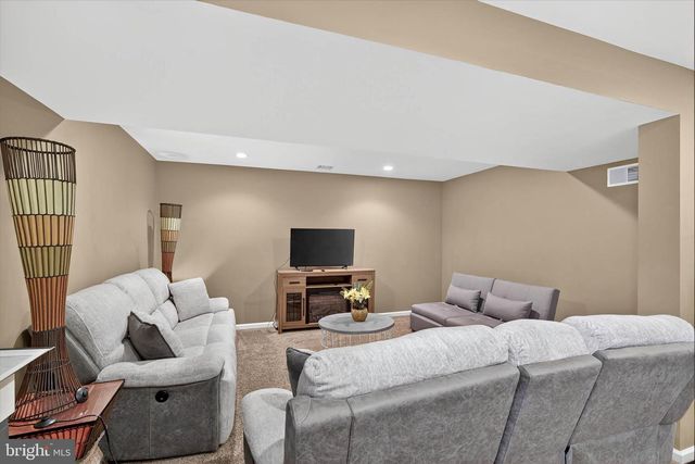 1707 CROSSFIELD DR, Lancaster, PA 17603