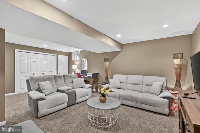 1707 CROSSFIELD DR, Lancaster, PA 17603