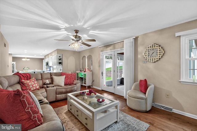 1707 CROSSFIELD DR, Lancaster, PA 17603