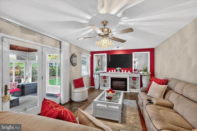 1707 CROSSFIELD DR, Lancaster, PA 17603