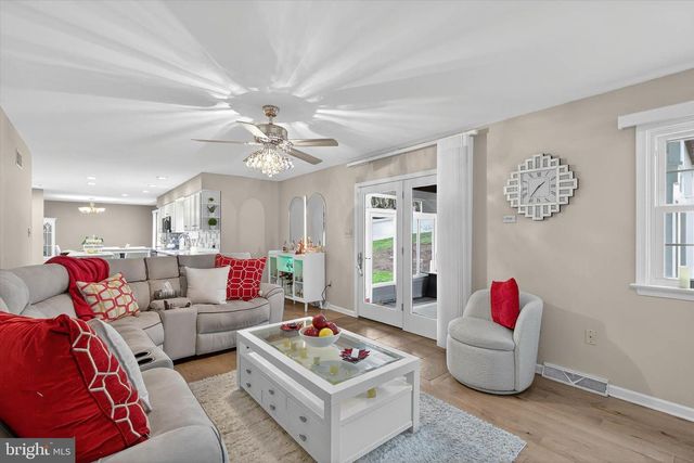 1707 CROSSFIELD DR, Lancaster, PA 17603