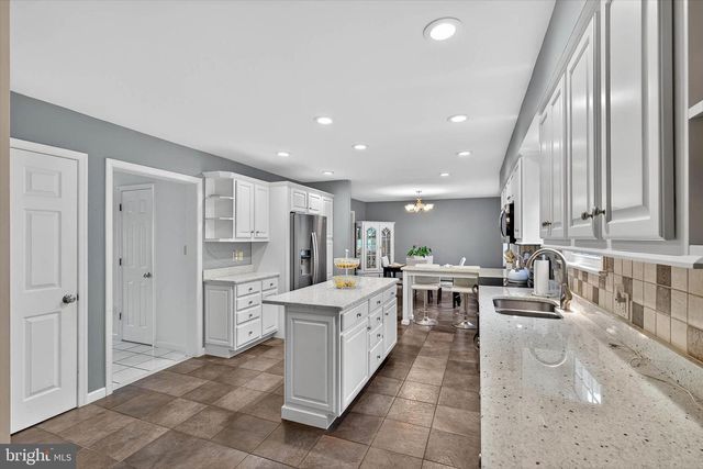 1707 CROSSFIELD DR, Lancaster, PA 17603