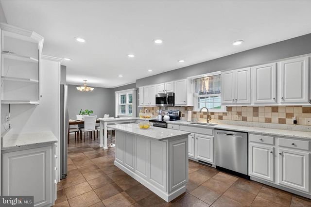 1707 CROSSFIELD DR, Lancaster, PA 17603