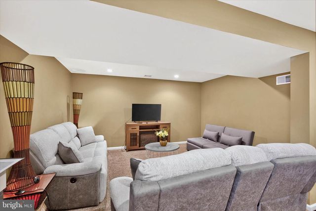 1707 CROSSFIELD DR, Lancaster, PA 17603