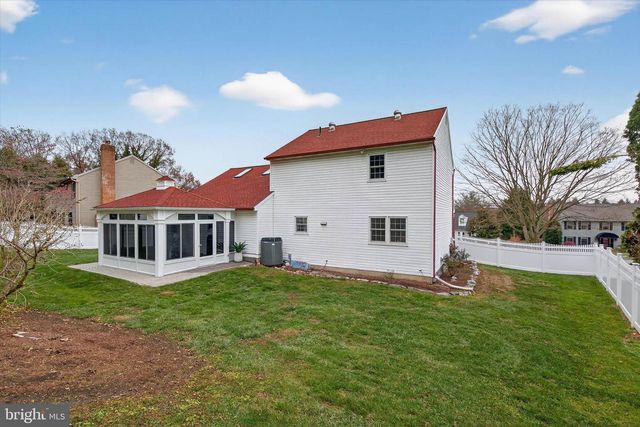 1707 CROSSFIELD DR, Lancaster, PA 17603