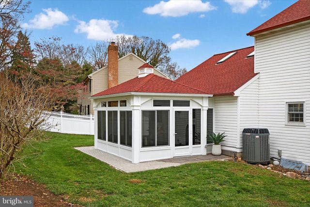 1707 CROSSFIELD DR, Lancaster, PA 17603