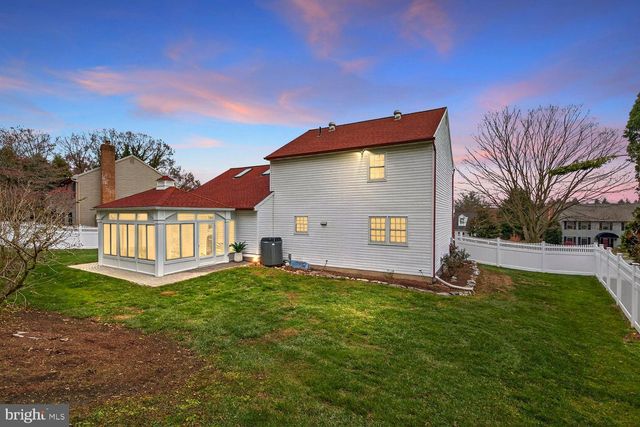 1707 CROSSFIELD DR, Lancaster, PA 17603