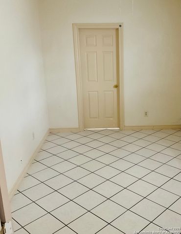 517 W Barnard, Sabinal, TX 78801