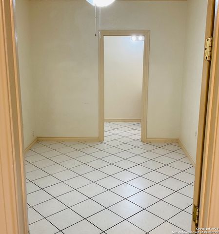 517 W Barnard, Sabinal, TX 78801