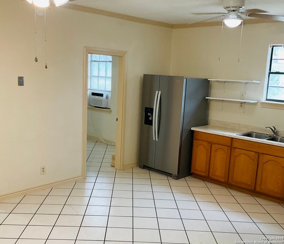 517 W Barnard, Sabinal, TX 78801