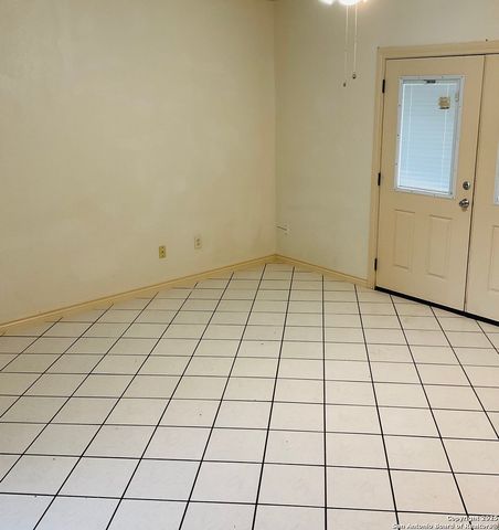 517 W Barnard, Sabinal, TX 78801