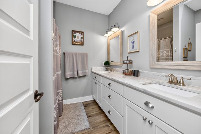 106 Renee Ct, Cottontown, TN 37048