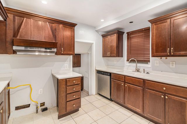 6953 Mayburn Street, Dearborn Heights City, MI 48127