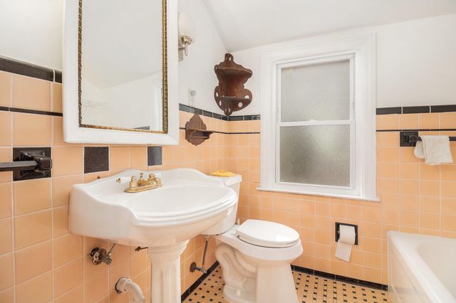 6953 Mayburn Street, Dearborn Heights City, MI 48127