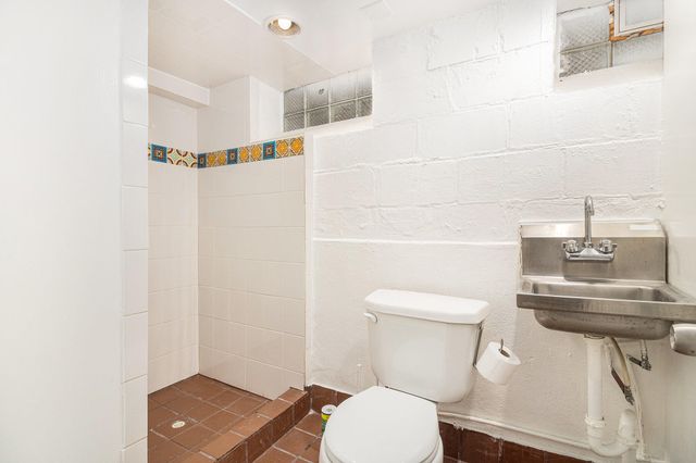 6953 Mayburn Street, Dearborn Heights City, MI 48127