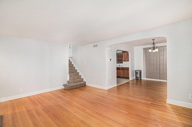 6953 Mayburn Street, Dearborn Heights City, MI 48127