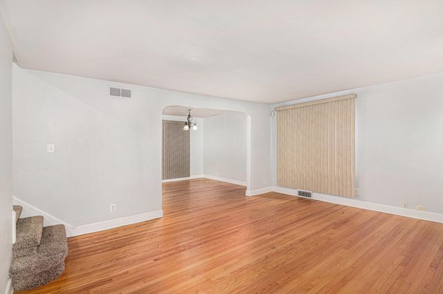 6953 Mayburn Street, Dearborn Heights City, MI 48127