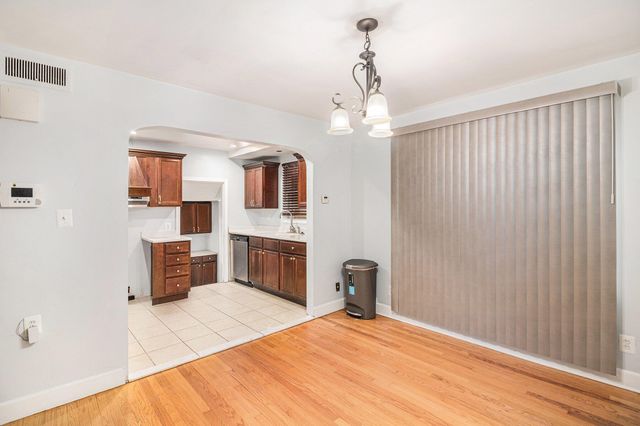 6953 Mayburn Street, Dearborn Heights City, MI 48127