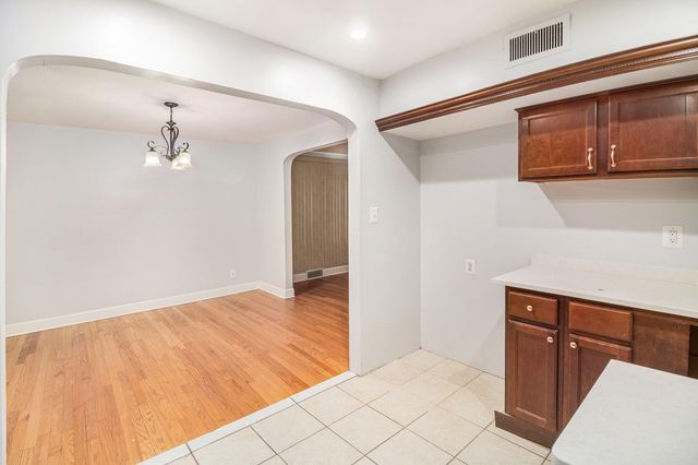 6953 Mayburn Street, Dearborn Heights City, MI 48127