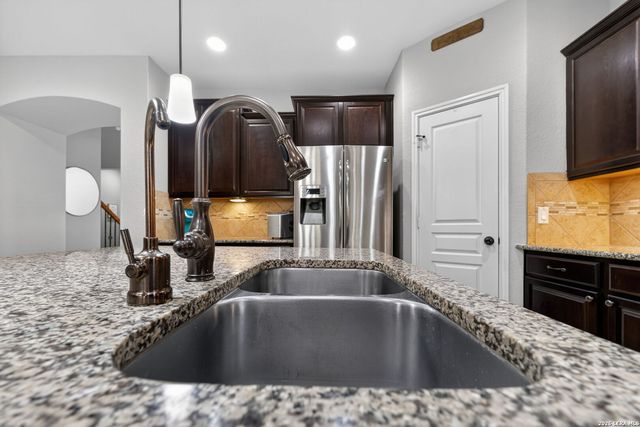 321 Silver Buckle, Schertz, TX 78154