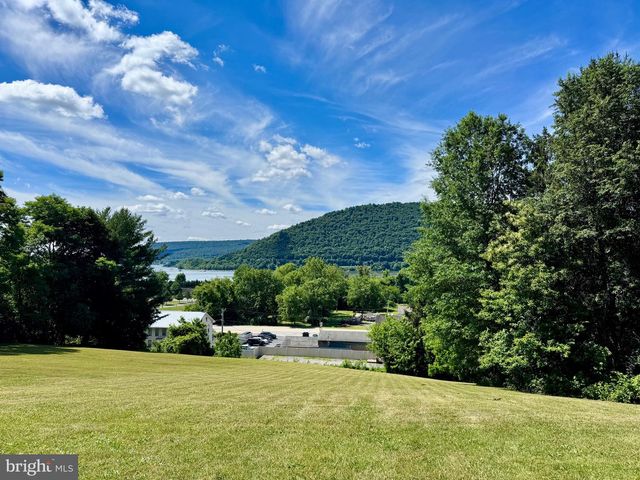 709 ERIE ST, Dauphin, PA 17018
