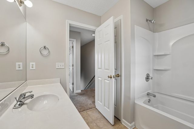 132 N Tarver Ave Apt B, Lebanon, TN 37087