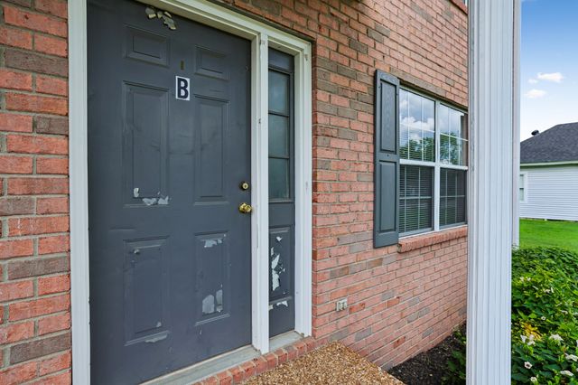 132 N Tarver Ave Apt B, Lebanon, TN 37087