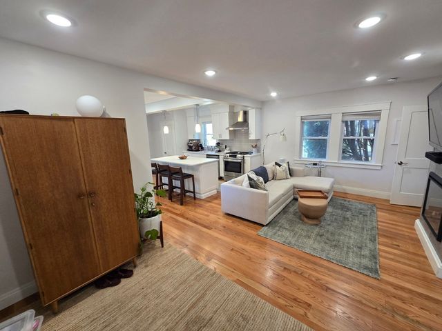 26 Porter St 1, Somerville, MA 02143
