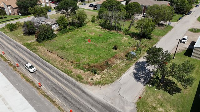 901 N 6th Street, Sanger, TX 76266