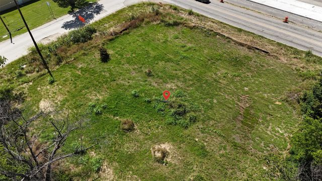 901 N 6th Street, Sanger, TX 76266