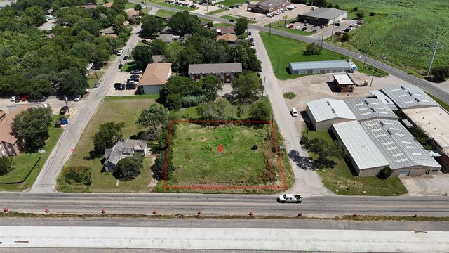 901 N 6th Street, Sanger, TX 76266