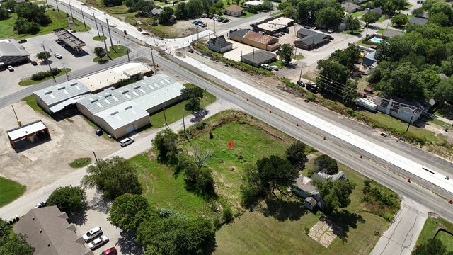 901 N 6th Street, Sanger, TX 76266