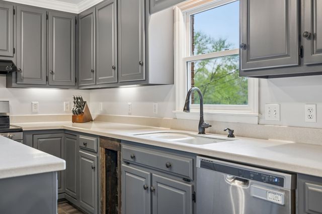 1141 John Sharp Rd, Columbia, TN 38401