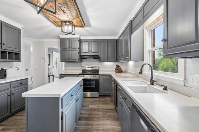 1141 John Sharp Rd, Columbia, TN 38401