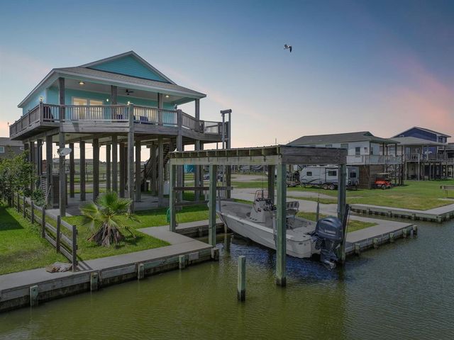 1104 Chapmans Point, Crystal Beach, TX 77650