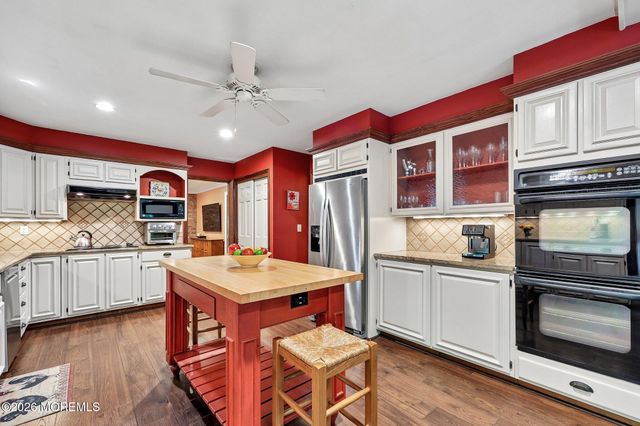 54 Howland Road, Middletown, NJ 07748