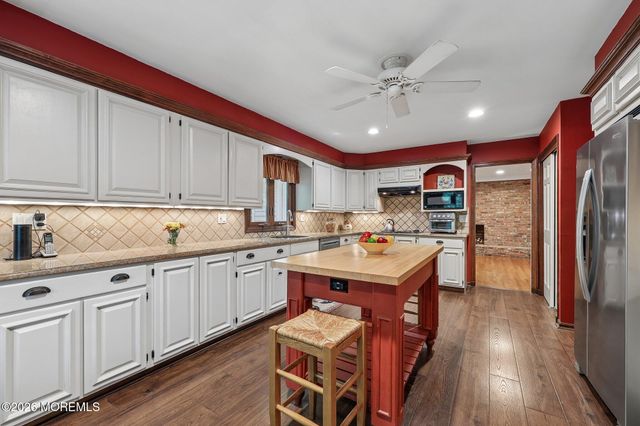 54 Howland Road, Middletown, NJ 07748