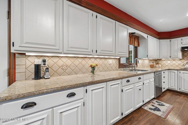 54 Howland Road, Middletown, NJ 07748