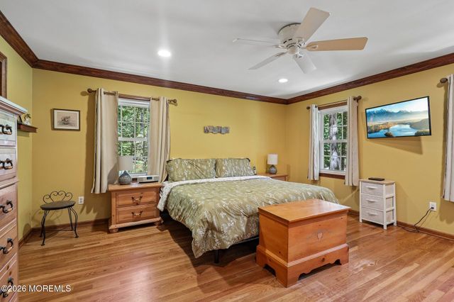 54 Howland Road, Middletown, NJ 07748