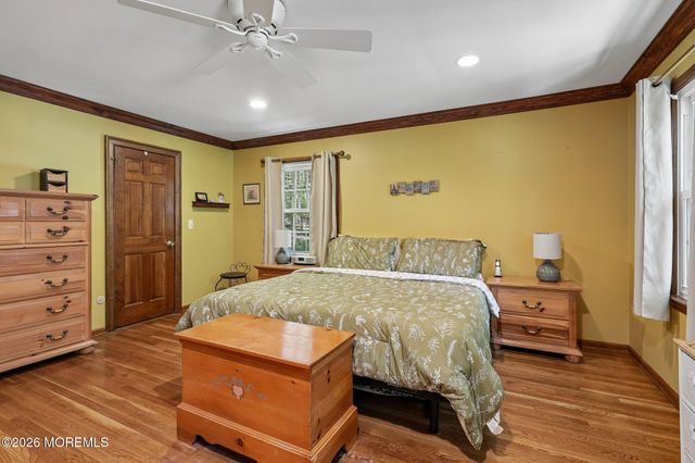 54 Howland Road, Middletown, NJ 07748