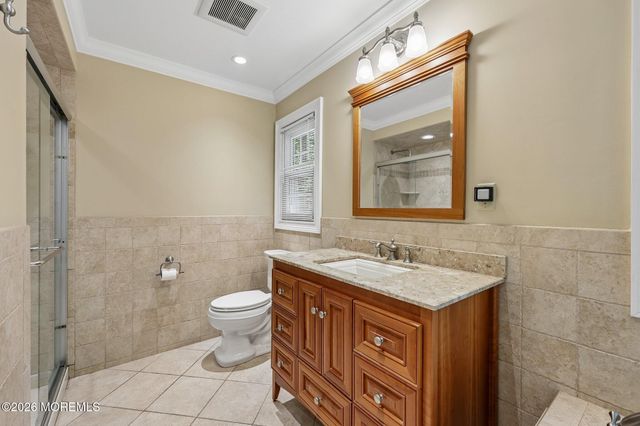 54 Howland Road, Middletown, NJ 07748