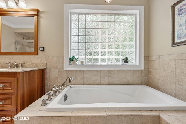 54 Howland Road, Middletown, NJ 07748
