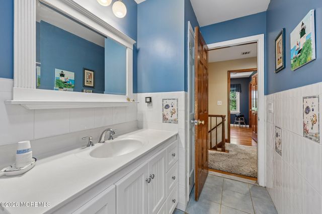 54 Howland Road, Middletown, NJ 07748