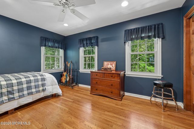 54 Howland Road, Middletown, NJ 07748