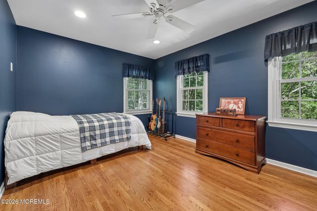 54 Howland Road, Middletown, NJ 07748
