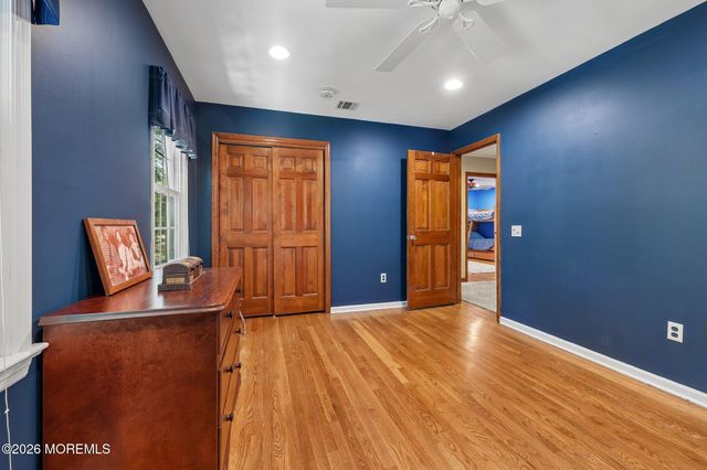 54 Howland Road, Middletown, NJ 07748