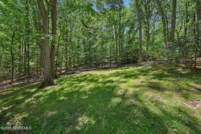 54 Howland Road, Middletown, NJ 07748